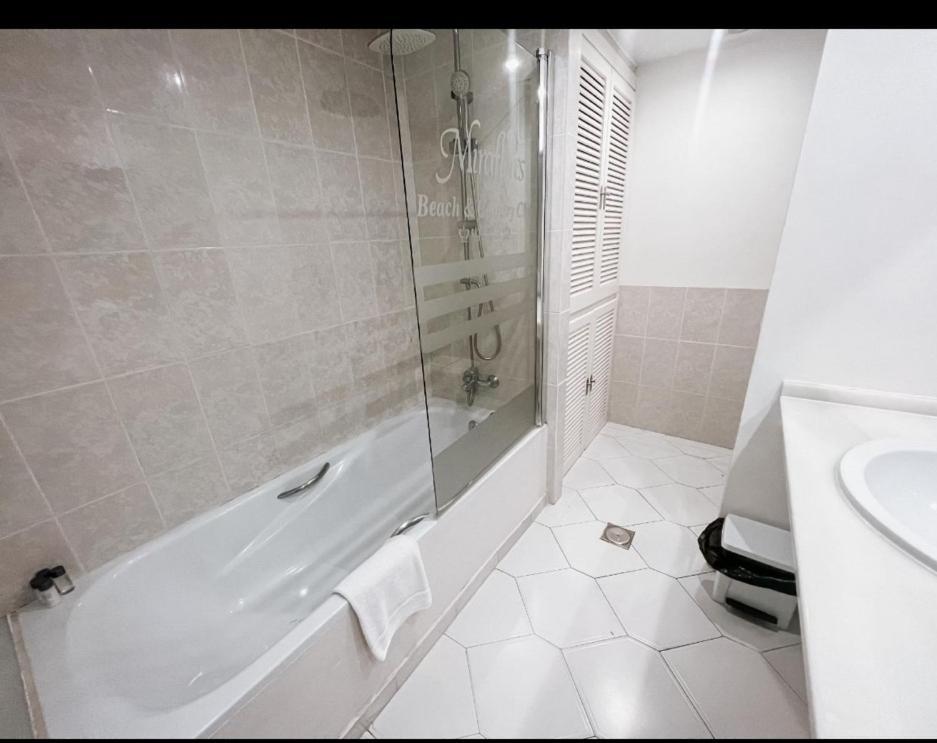 Apartamento Miraflores Beach - Sea Front - Luxury Mijas Exterior foto